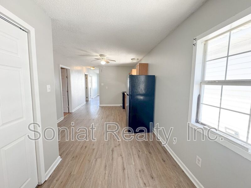 Cute 3 Bedroom 2 Bath Single Family Home property image