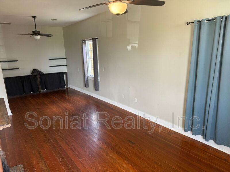Spacious 3BR Home with Historic Character in Algiers Point property image