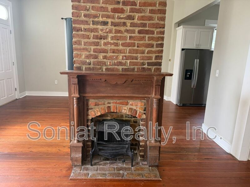 Spacious 3BR Home with Historic Character in Algiers Point property image