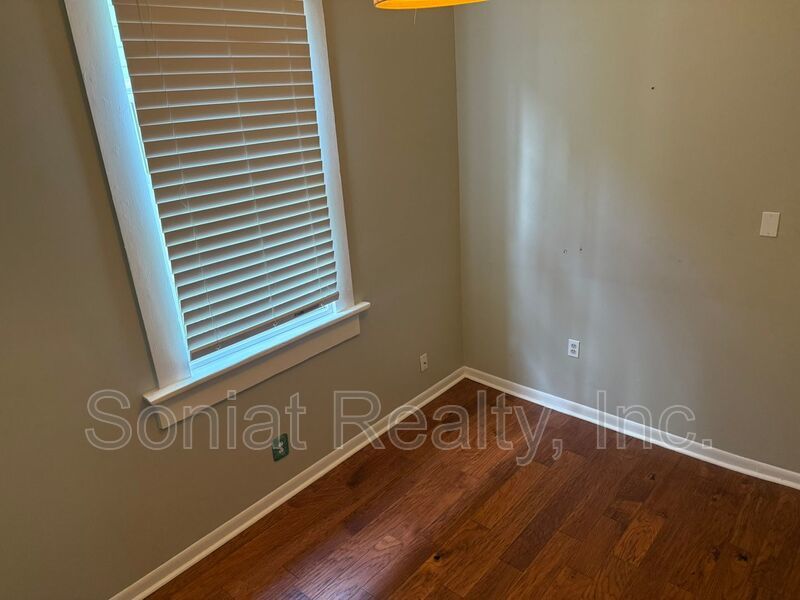 Spacious 3BR Home with Historic Character in Algiers Point property image