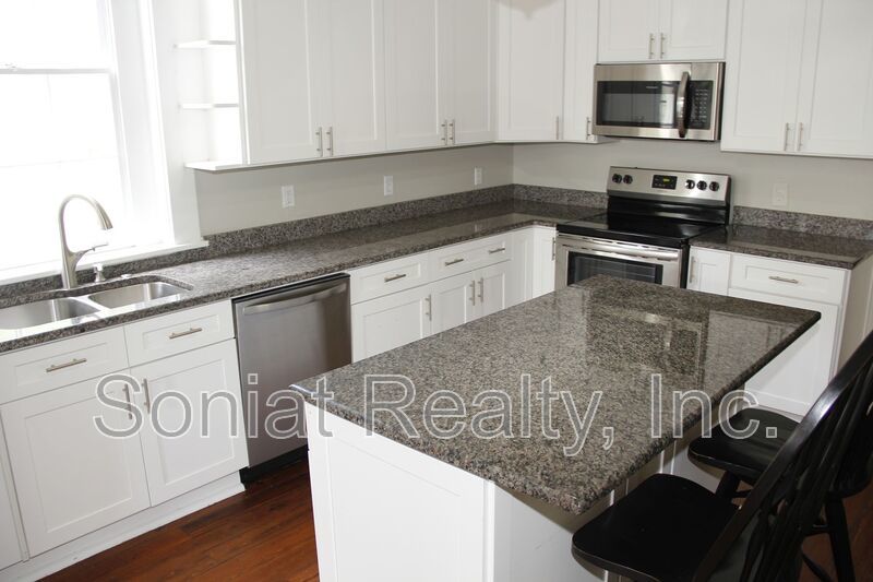 Spacious 3BR Home with Historic Character in Algiers Point property image