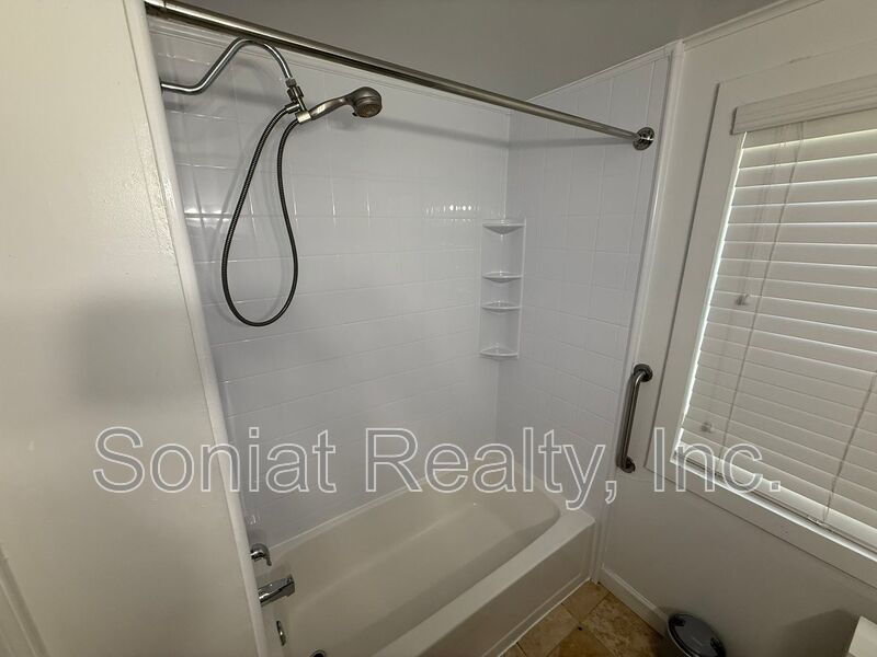 Spacious 3BR Home with Historic Character in Algiers Point property image