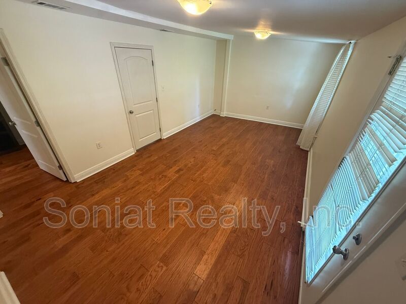 Spacious 3BR Home with Historic Character in Algiers Point property image