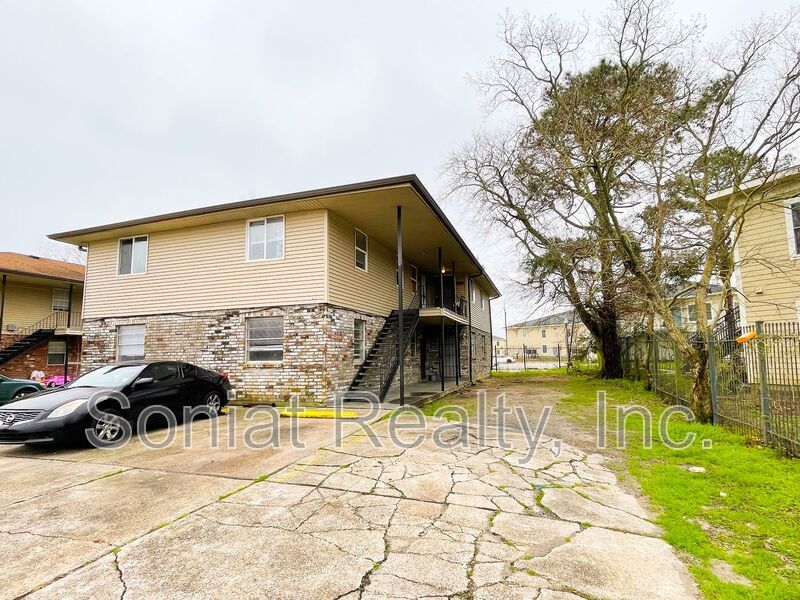 Spacious 3 bedroom 2 bath. Only $500 Security Deposit. SECTION 8 WELCOME property image