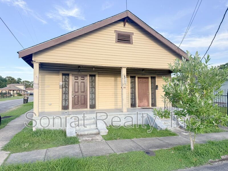 COZY 1 BEDROOM APARTMENT W/LARGE FENCE YARD! property image