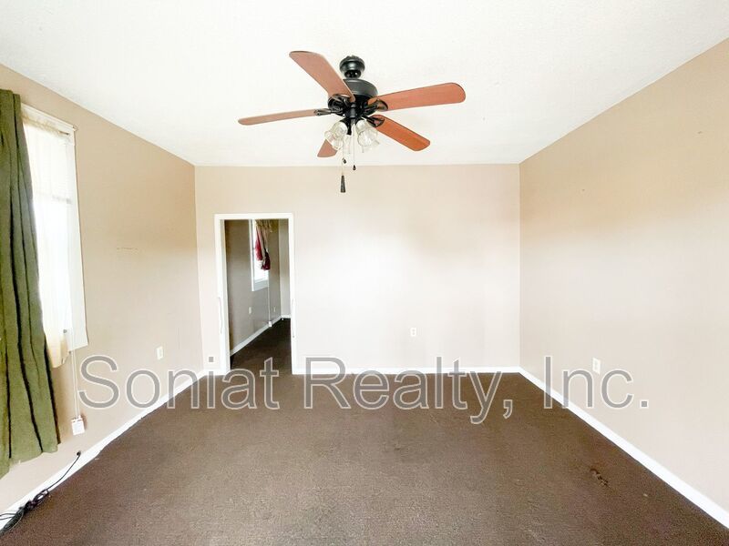 COZY 1 BEDROOM APARTMENT W/LARGE FENCE YARD! property image