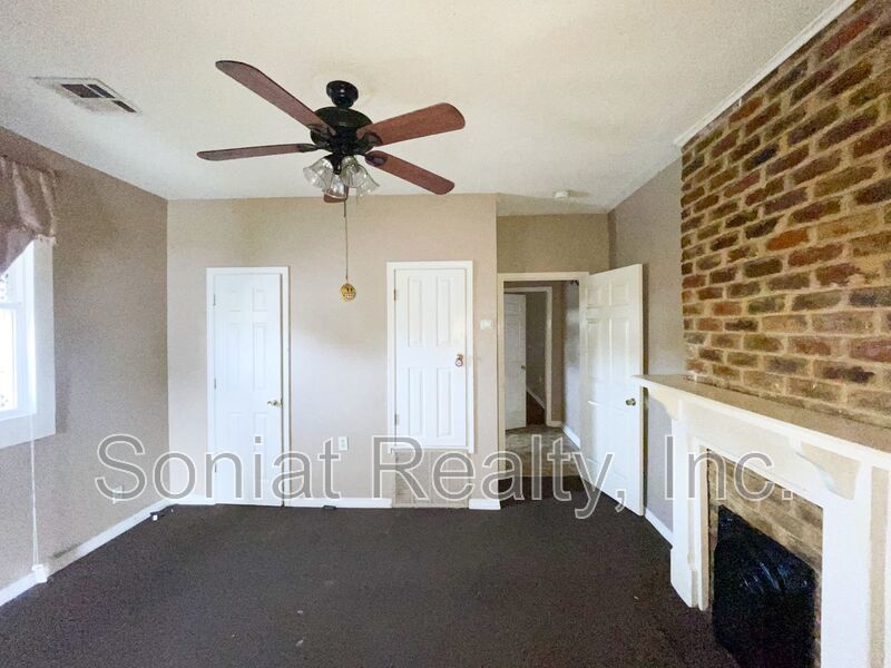 COZY 1 BEDROOM APARTMENT W/LARGE FENCE YARD! property image