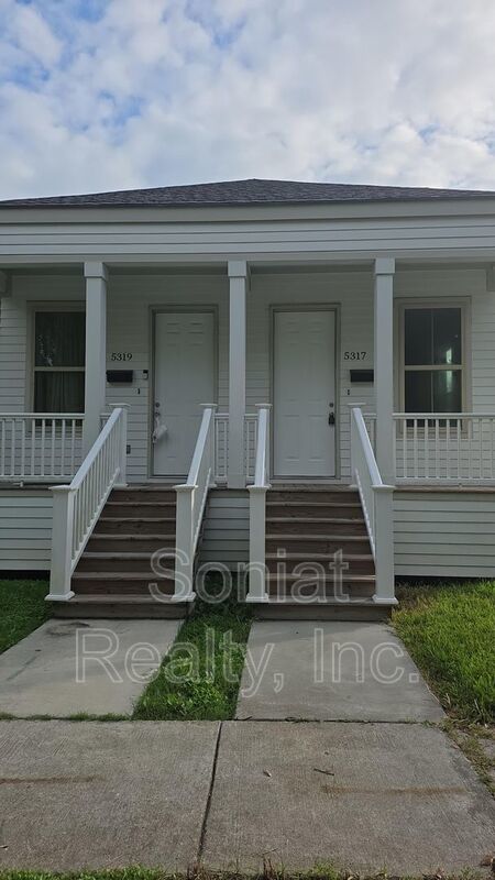Accepts Vouchers Welcome! -Lower Ninth Ward Double property image