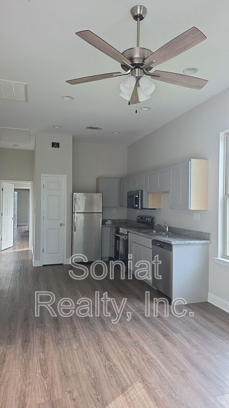 Accepts Vouchers Welcome! -Lower Ninth Ward Double property image
