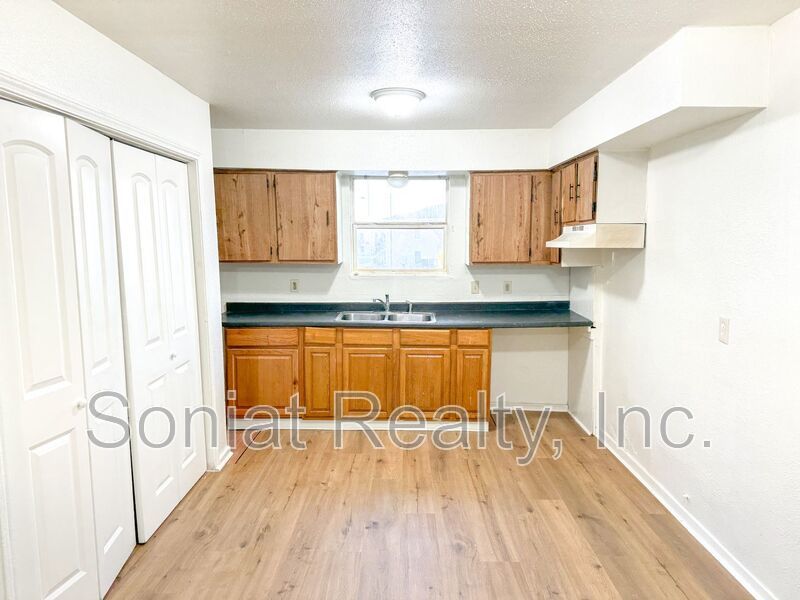 Spacious 3 bedroom 2 bath. Only $500 Security Deposit. SECTION 8 WELCOME property image