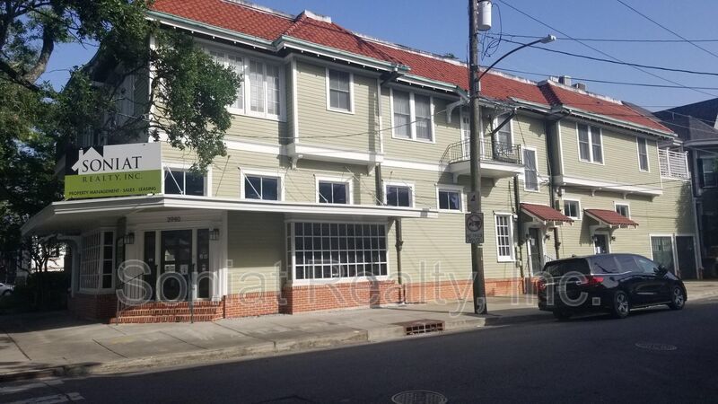 Spacious 1 bedroom 2nd floor apartment with high ceilings and lots of natural light. property image