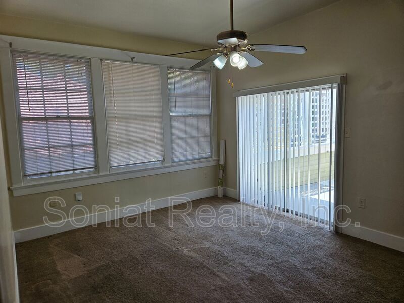 Spacious 1 bedroom 2nd floor apartment with high ceilings and lots of natural light. property image