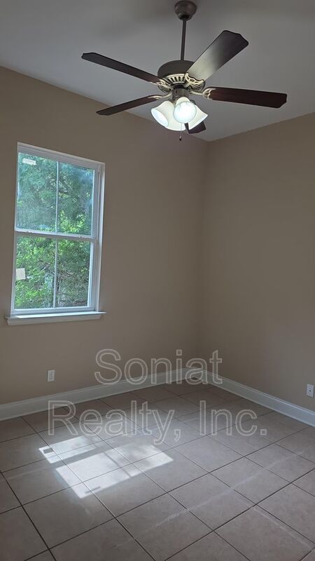 Accepts Vouchers property image