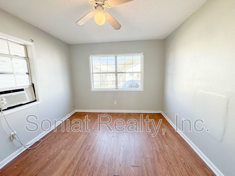 Cute 3 Bedroom 2 Bath Single Family Home property image