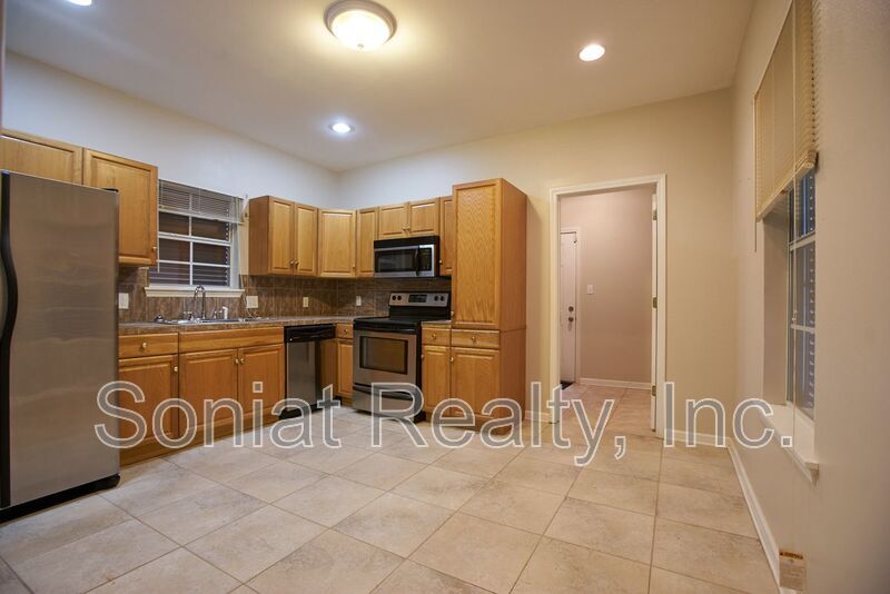 Beautiful 2 Bed / 1 Bath Single Family property image