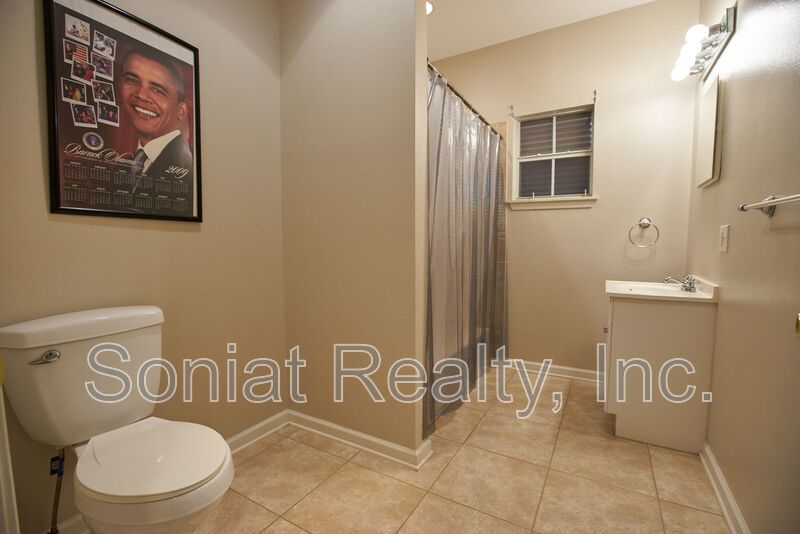 Beautiful 2 Bed / 1 Bath Single Family property image