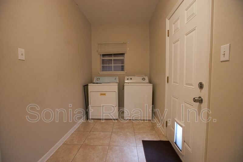 Beautiful 2 Bed / 1 Bath Single Family property image