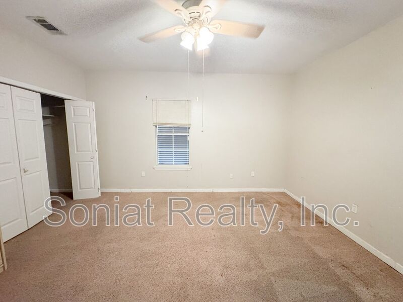 Beautiful 2 Bed / 1 Bath Single Family property image