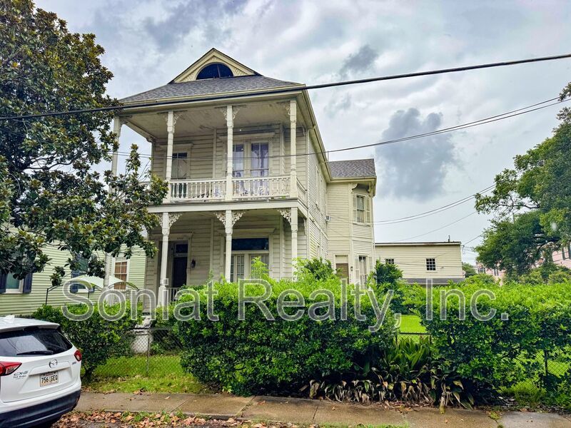 High Ceilings & Spacious- 1 Bedroom 1 Bath in Garden District property image