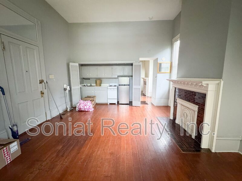 High Ceilings & Spacious- 1 Bedroom 1 Bath in Garden District property image