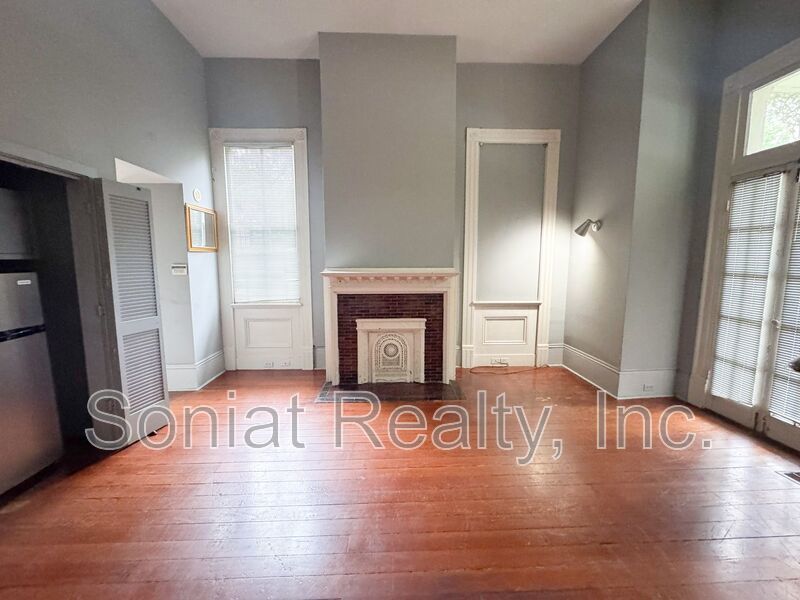 High Ceilings & Spacious- 1 Bedroom 1 Bath in Garden District property image