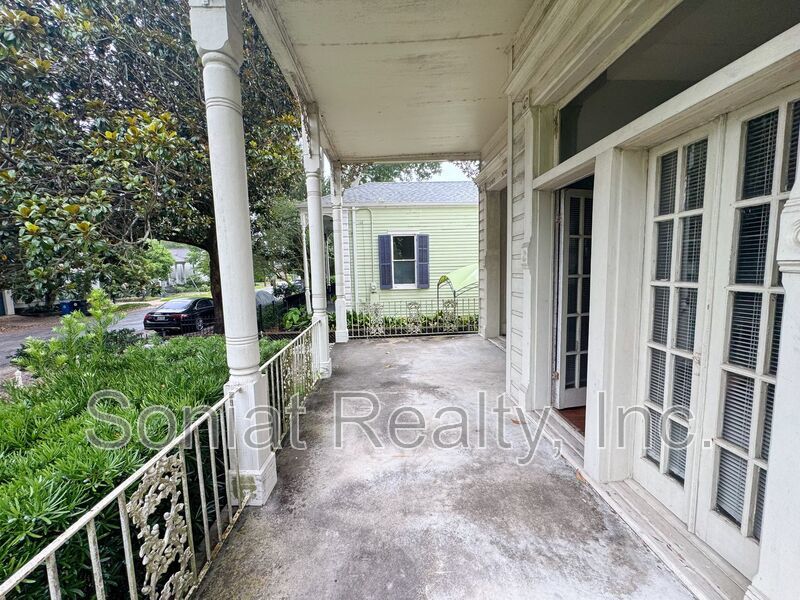 High Ceilings & Spacious- 1 Bedroom 1 Bath in Garden District property image