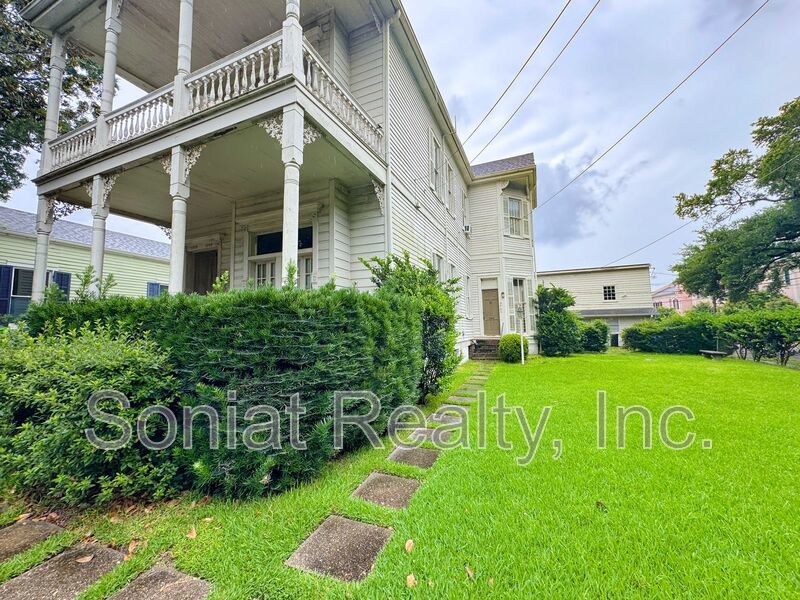High Ceilings & Spacious- 1 Bedroom 1 Bath in Garden District property image