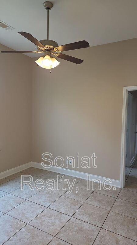 Accepts Vouchers-Welcome to Dixon Neighborhood property image