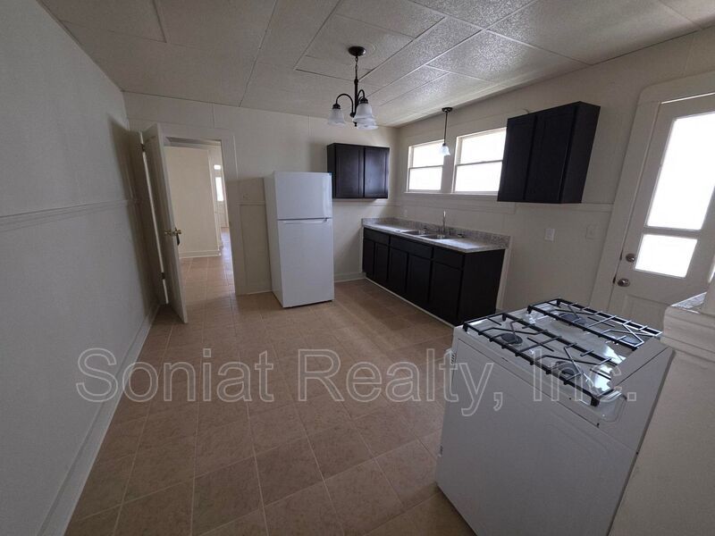 4bd 1 ba mid city shotgun double property image