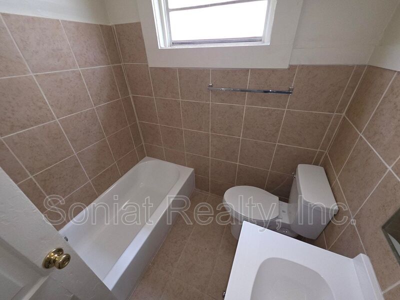 4bd 1 ba mid city shotgun double property image