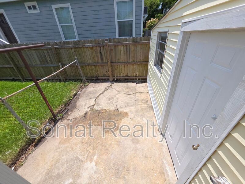 4bd 1 ba mid city shotgun double property image