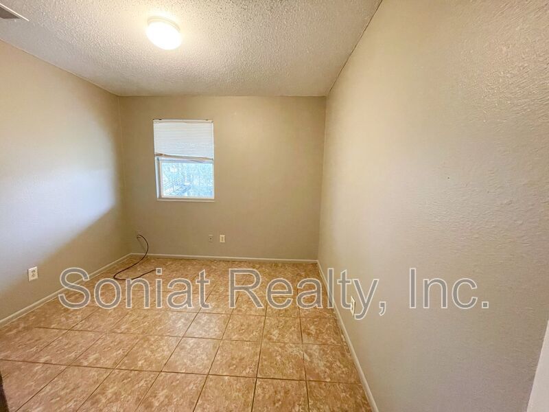 Accepts Vouchers-Spacious 3-bedroom 2 bath apartment. Only $500 Security Deposit. property image