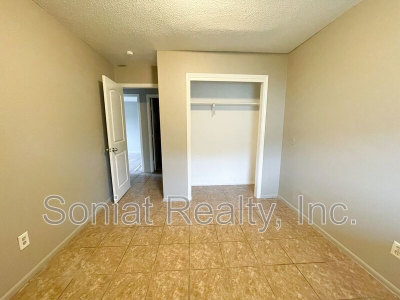 Accepts Vouchers-Spacious 3-bedroom 2 bath apartment. Only $500 Security Deposit. property image