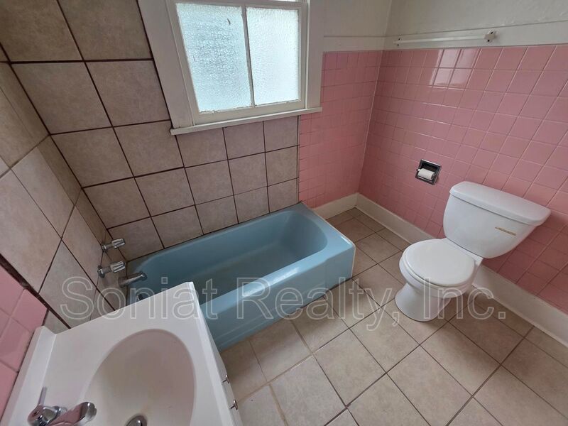 2 bedroom 1 bath shotgun mid city double property image
