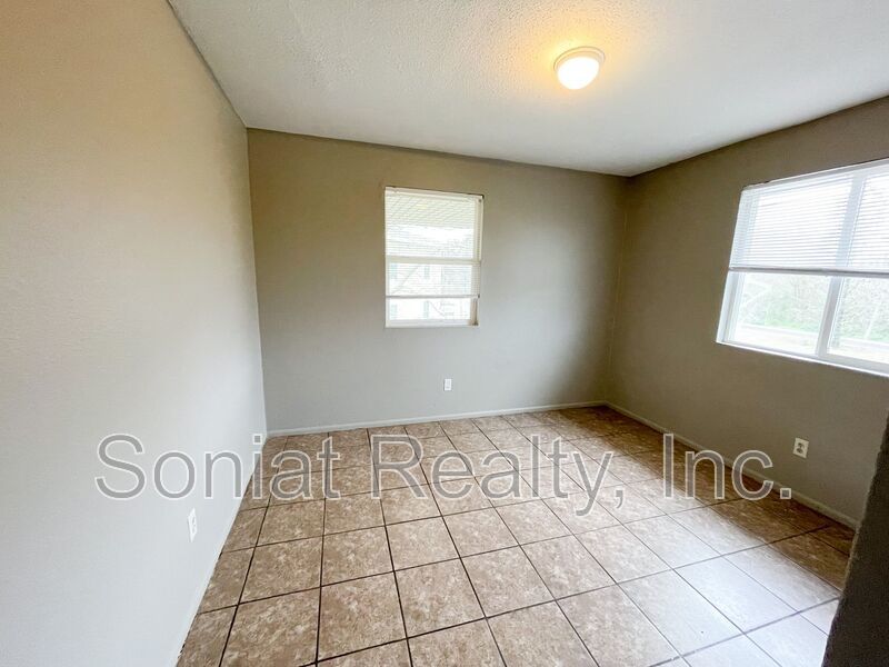 Accepts Vouchers-Spacious 3-bedroom 2 bath apartment. Only $500 Security Deposit. property image