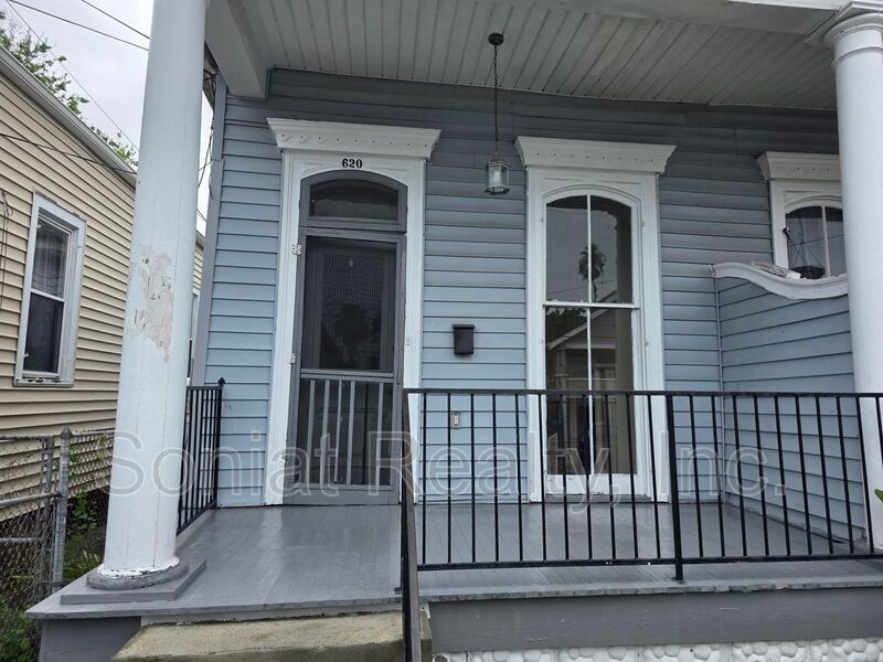3bd 1 ba shotgun style mid city double property image
