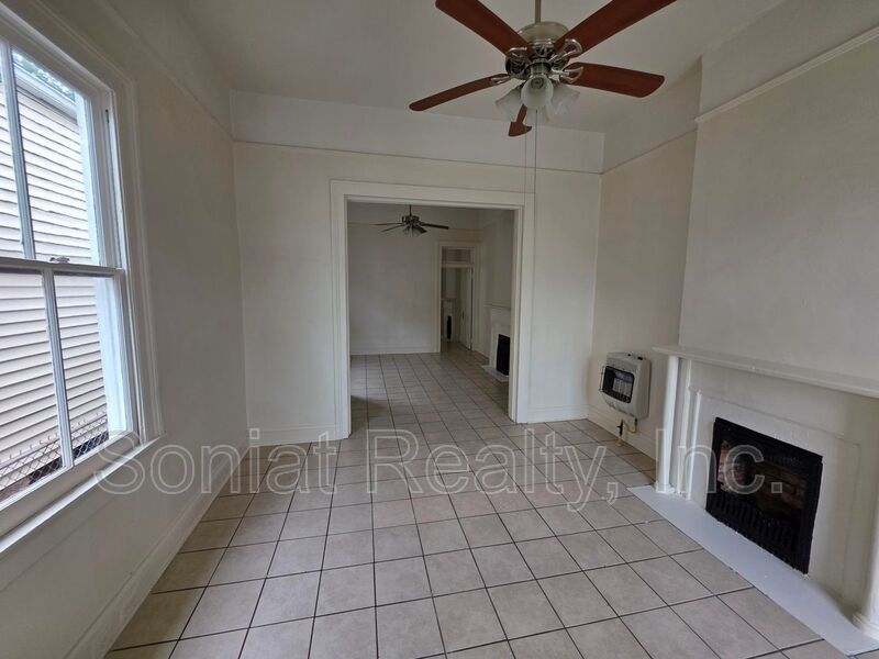 3bd 1 ba shotgun style mid city double property image
