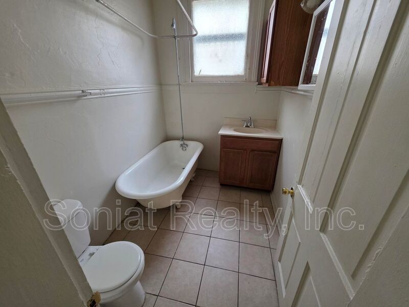 3bd 1 ba shotgun style mid city double property image