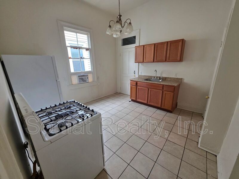 3bd 1 ba shotgun style mid city double property image