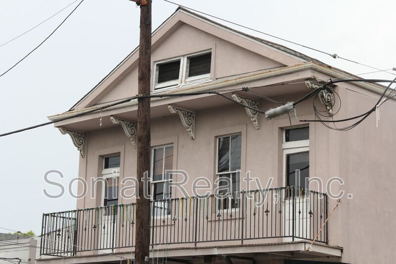 Balcony Living on Magazine Street — 3BR in the Heart of Uptown NOLA property image
