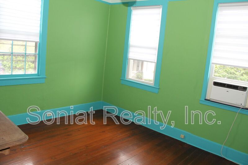 Balcony Living on Magazine Street — 3BR in the Heart of Uptown NOLA property image