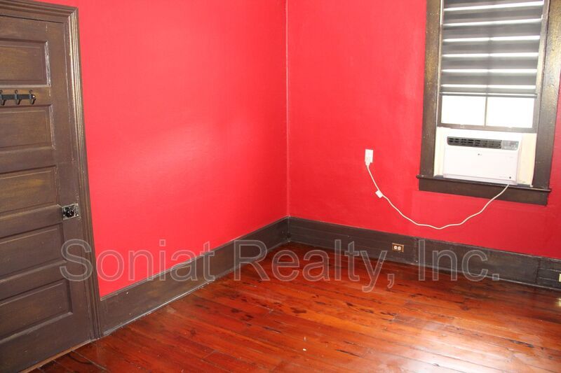 Balcony Living on Magazine Street — 3BR in the Heart of Uptown NOLA property image
