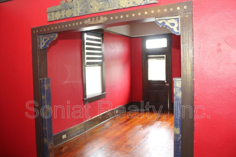 Balcony Living on Magazine Street — 3BR in the Heart of Uptown NOLA property image