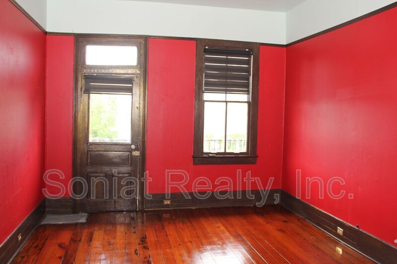 Balcony Living on Magazine Street — 3BR in the Heart of Uptown NOLA property image