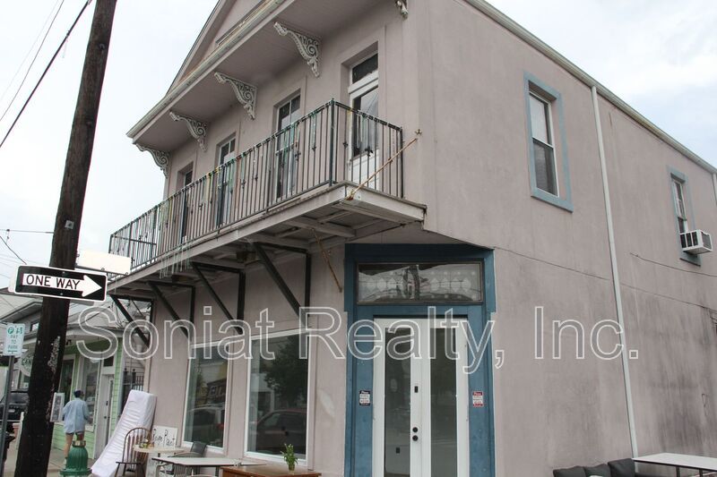 Balcony Living on Magazine Street — 3BR in the Heart of Uptown NOLA property image