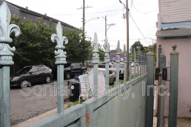 Balcony Living on Magazine Street — 3BR in the Heart of Uptown NOLA property image
