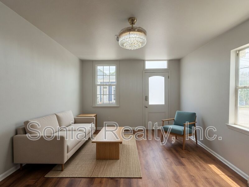 Vouchers Accepted - Renovated 3BR with modern kitchen, central AC, W/D, Near the French Quarter property image