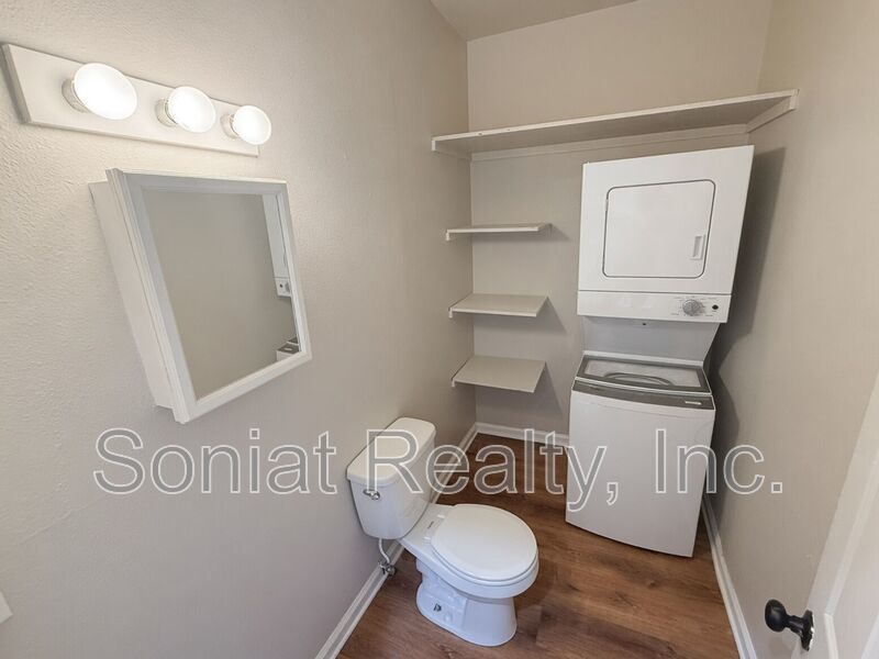 Vouchers Accepted - Renovated 3BR with modern kitchen, central AC, W/D, Near the French Quarter property image