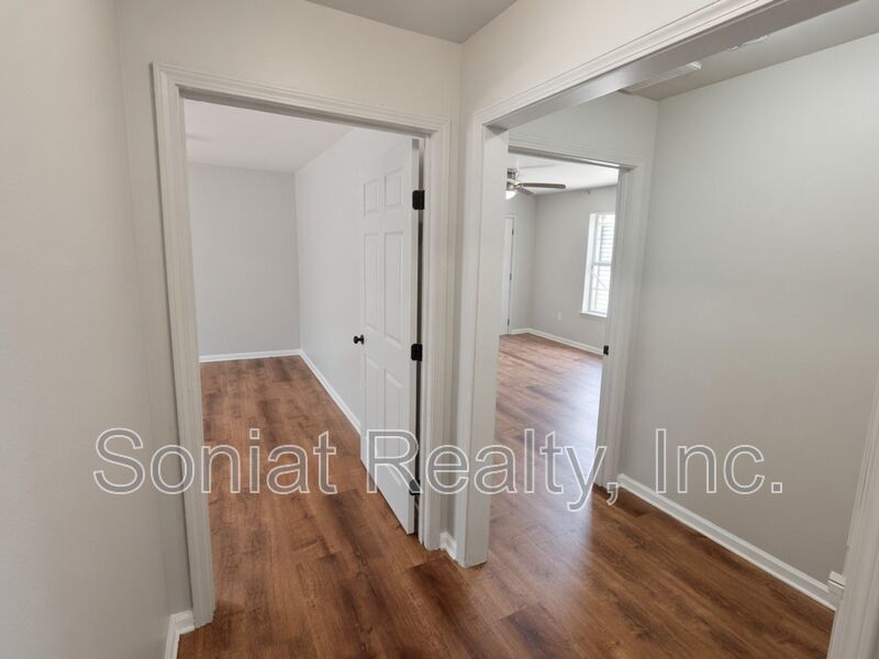 Vouchers Accepted - Renovated 3BR with modern kitchen, central AC, W/D, Near the French Quarter property image