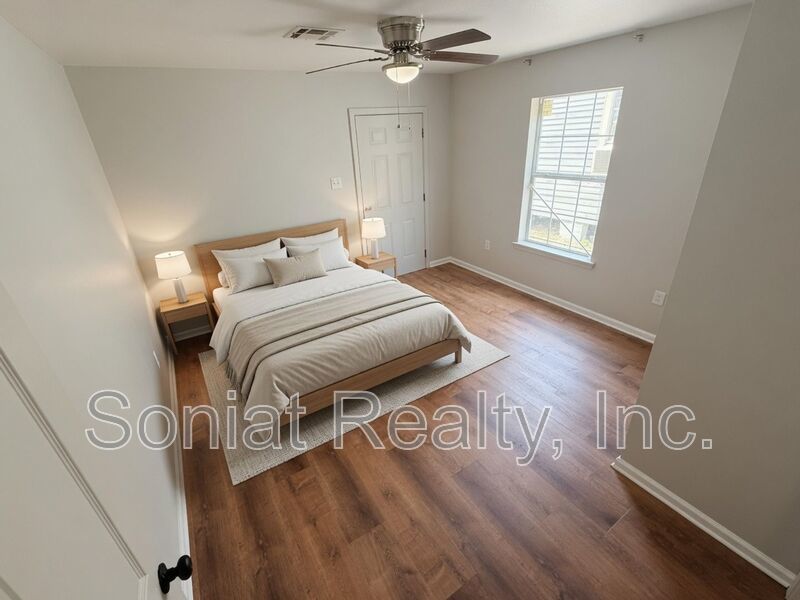 Vouchers Accepted - Renovated 3BR with modern kitchen, central AC, W/D, Near the French Quarter property image